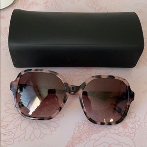 NWOT Banana Republic Tortoise Square sunglasses